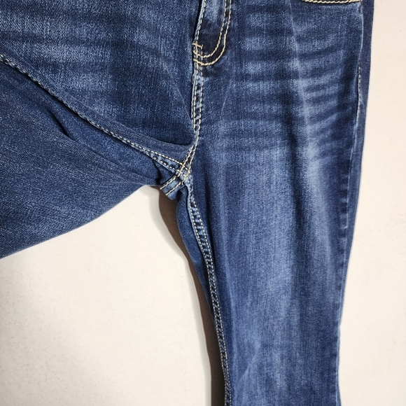 Shyanne Bootcut Embroidered pocket jeans. Women's size 32 short. 29.5' inseam - Picture 9 of 16